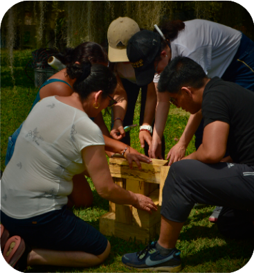 Actividad de construcción colaborativa en equipo para fortalecer la comunicación y liderazgo